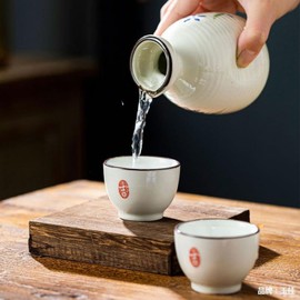 MIRUIKE White Traditional Japanese Sake Set, 1 Tokkuri Bottle & 2 Ochoko Cups, Sake Cups, Spring Blossoms Ceramic Saki Cup Set