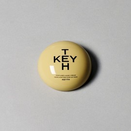 Kiss Hand Cream At Her Apartment / 키스 핸드크림 앳허아파트먼트