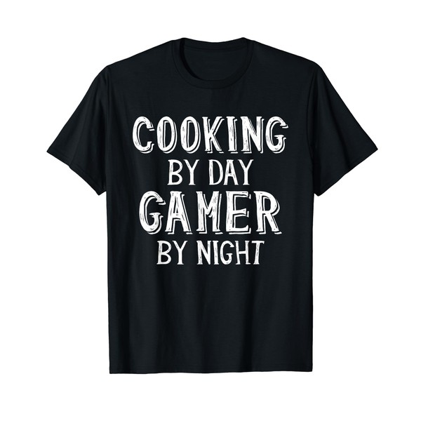 Cucinare di giorno Giocatore di notte - Home Pro Chef Gamer Cooks Maglietta
