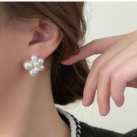 Pearl Studs Earring White Pearl Flower Studs Earring Floral Dangle Earrings Vintage Sculptural Wedding Jewelry for Women and Girls
