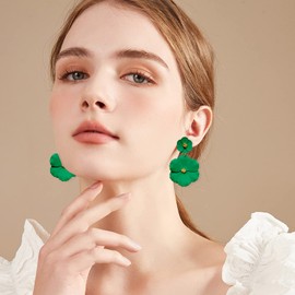 WUWEIJIAJIA Boho Flower Stud Earrings with White Pearl - Daisy Dangle Drop Earrings with Gold Flower Bud, Zinc