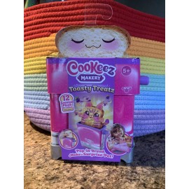 Cookeez Makery TOASTY TREATZ Toaster Oven Toy Scented Surprise Baked Plush Pet