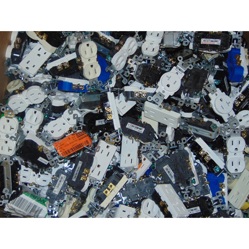 Leviton Self-Test SmartlockPro Slim GFCI Non-Tamper-Resistant Receptacle with LED Indicator