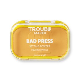 Trouble Maker Bad Press Setting Powder, Hot Take Banana - Neutraliseert donkere kringen en roodheid voor een medium tot donkere huid.