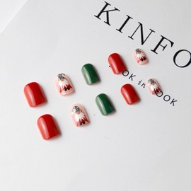 Christmas Press on Nails Short Square Cartoon Dwarf Fake Nails, Green Red Acrylic Nails, Glossy False Nails Kits Salon Quality Winter Stick Glue on Nails Tip 24 Pcs