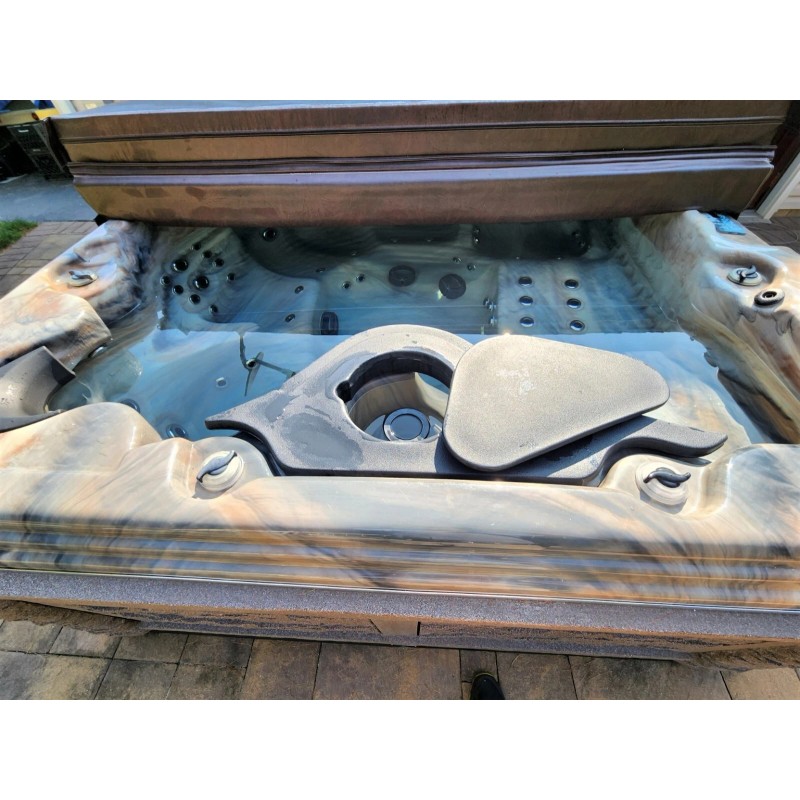 Strong Spas (2) STRONG SPAS / EVERLAST HOT TUB SPA