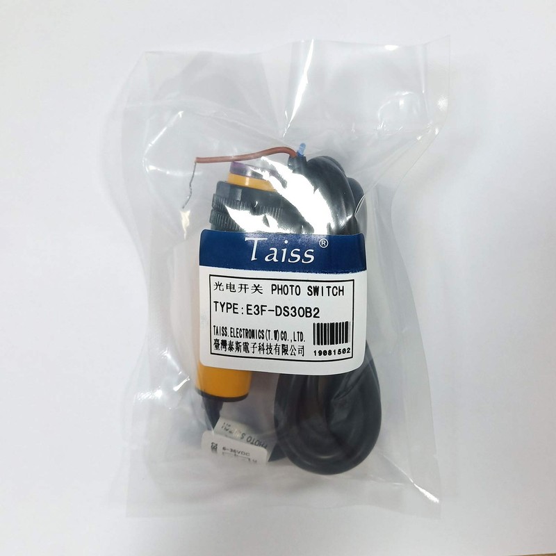 Taiss/30 cm Adjustable M18 Diffuse photoelectric Switch Sensor Optical dc
