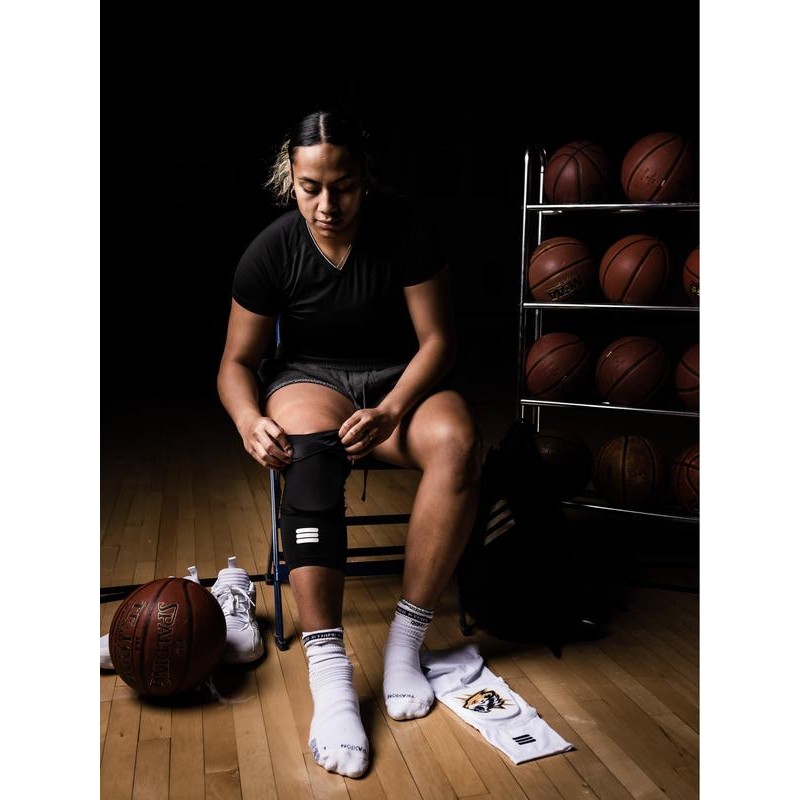 Cumulus Sport Mid-Length Padded Knee Sleeve - Black - Size: