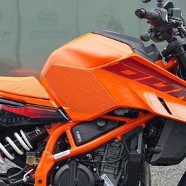 BYEMTTY 3D Traction Pad Tank Kit Compatible with KTM Duke 390 DUKE250 DUKE125 (2024~) Tank Pad (Orange)