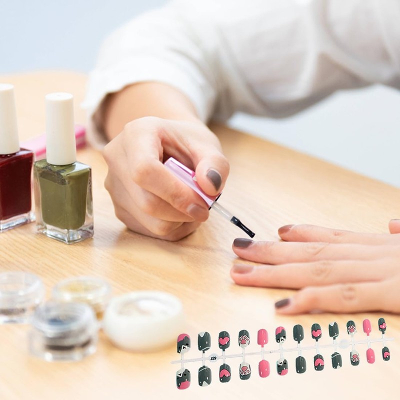 SGERUFZ 4 Sheets Girls Press On False Nails, Children Full