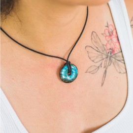 Lebensquelle Plus Labradorite Doughnut Diameter 30 mm + Cotton Cord | Gemstone Pendant | Genuine Healing Stone Necklace with Ribbon, Semi Precious Stone, Labradorite