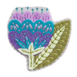 Hawthorn Handmade Vita Flower Felt Craft Brooch Kit. Craft Kits For Adults, Includes Wool Felt Sheets, DMC Cotton Thread, Embroidery Needle, Instructions & More. Ideal Crafts For Adults - 8cm Diameter