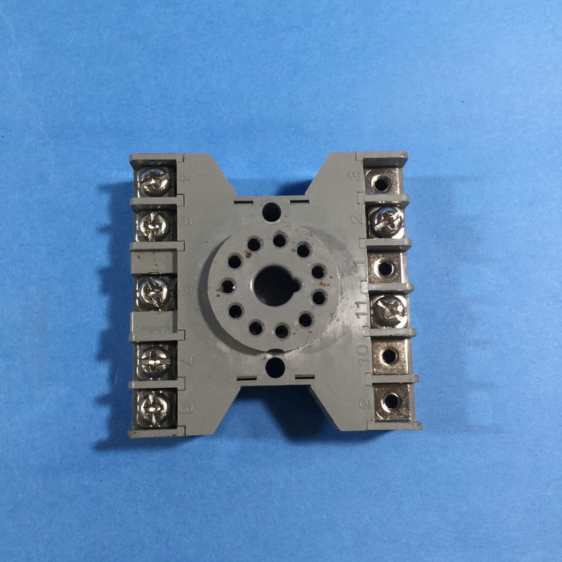 Idec Relay Socket, 11Pin, 10A, 300V - SR3P-06