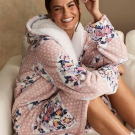 Vera Bradley Womens Cozy Life Hooded Robe (Extended Size Range), Mon Amour Soft Blush, Small-Medium