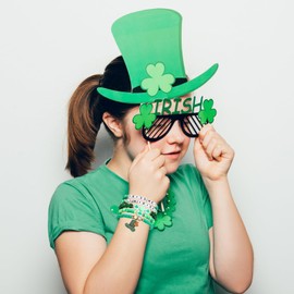 St. Patrick's Day Bracelet for Women Men,Green Clover Shamrock Charm Bracelets Stackable Lucky Leaf Heishi Beaded Bracelet,Irish Jewelry Holidy Outfit for March 17 (St.patricks day B)