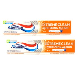 Aquafresh Extreme Clean Whitening Action Fluoride Toothpaste, Mint Blast, 5.6 oz (Pack of 2)