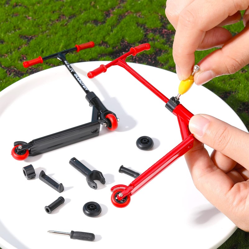 Civaner 22 Pcs/ 2 Sets Finger Scooter Toy Mini Scooters