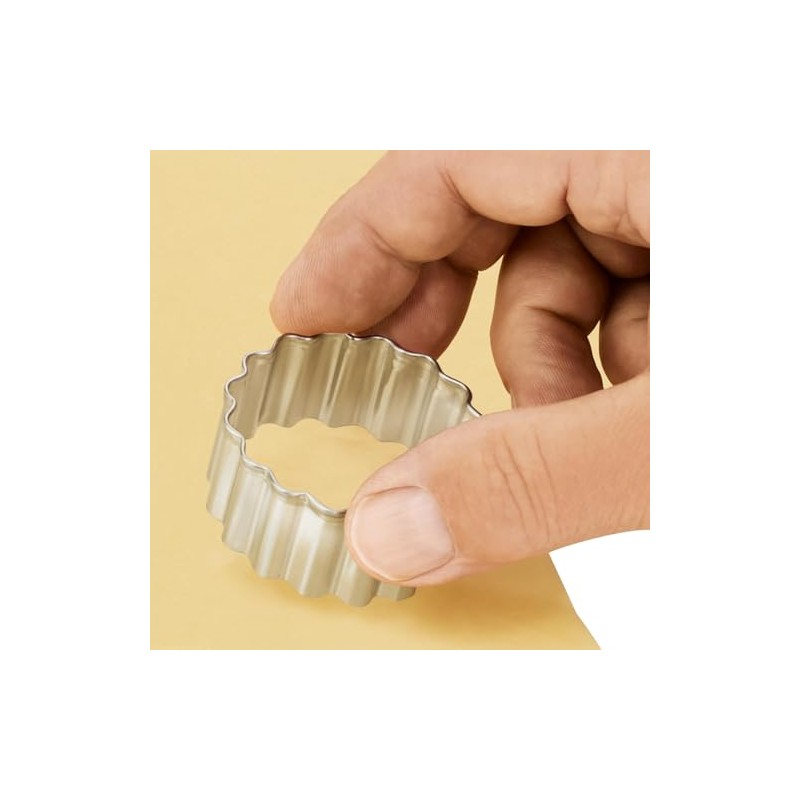 Kaiser Christmas Xmas Cookie Cutter Ring of 8, Size Large