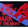 Parche táctico con texto en inglés "I Hunt The Wolf"