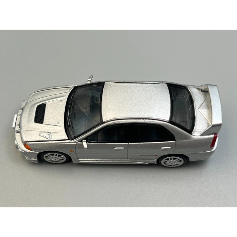 Poprace Mitsubishi Lancer Evolution IV Silver with engine 1/64 Scale
