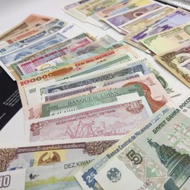 IMPACTO COLECCIONABLES | Collection of 50 Genuine Banknotes from 50 Different Countries - No Repetitions, Demonetised and Original | Perfect for Collectors, Includes Certificate of Authenticity