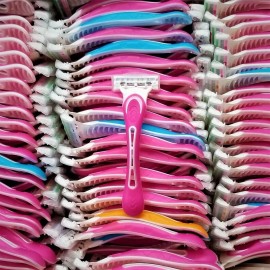 BEAUTY 360 30 Pack - 3-Blade Women's Disposable Razors BULK