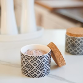 Himalayan Kala Namak Black Salt Extra Fine in Ceramic Pinch Pot Salt Pig with Lid 200g