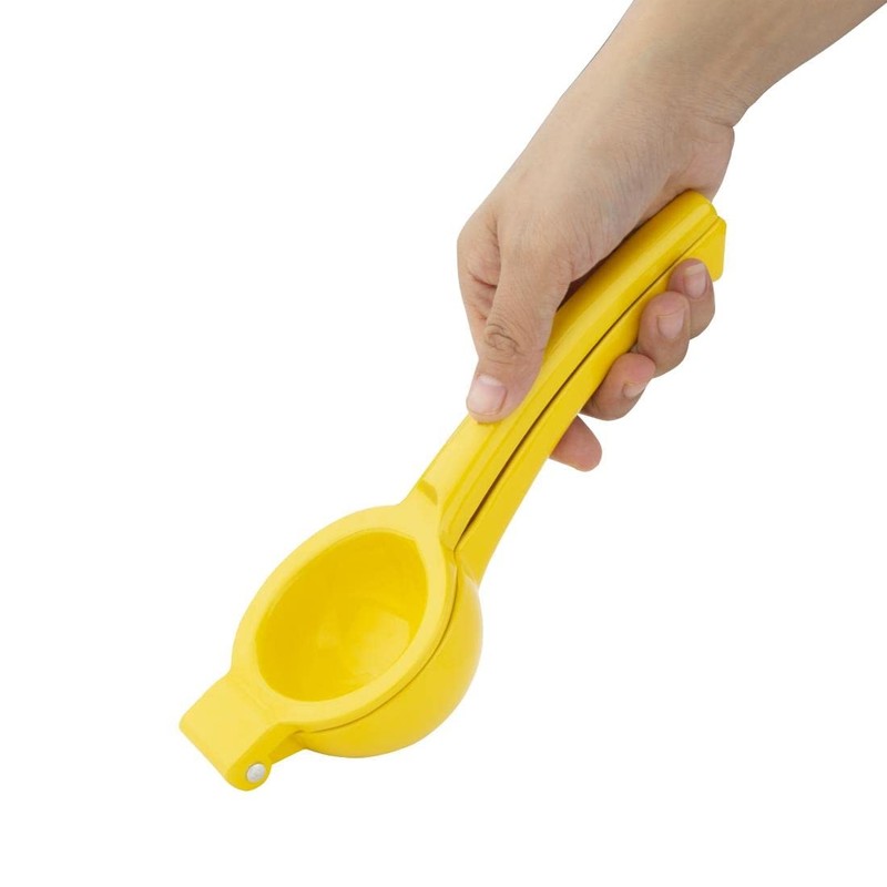 Manual lemon squeezer