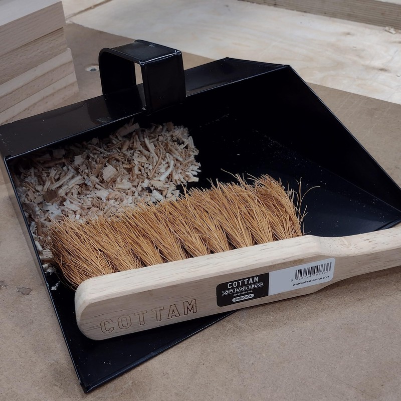 COTTAM Heavy Duty Metal Dustpan (Black) With Handle & Soft