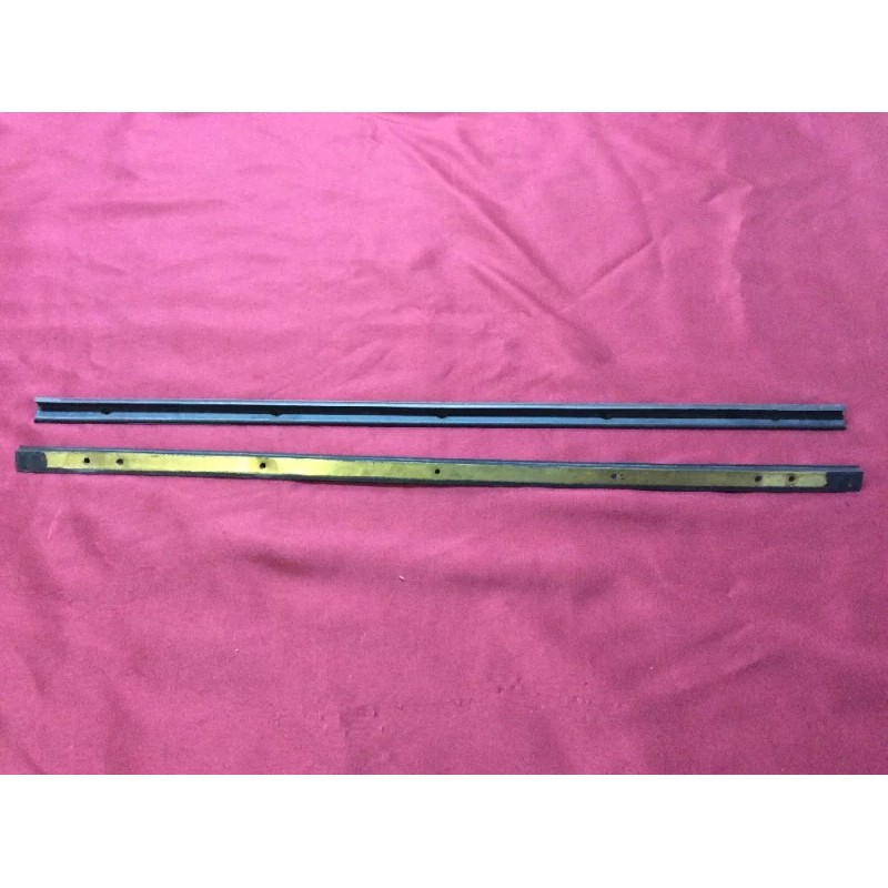 TOP QUALITY 1966-1977 EARLY FORD BRONCO PREMIUM VENT WINDOW SEAL