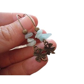 Bronze Klee & Eisblaue Steine lange Haken Ohrringe, handgefertigt, Glück, Glücksbringer, Klee, Kleeblatt, Kleeblatt Ohrringe, Klee Ohrringe, Glücksohrringe, Glücksbringer Ohrringe