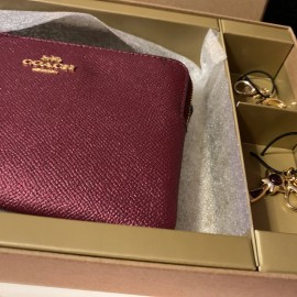 COACH STAR GLITTER BLACK CHERRY WRISTLET W/2 CHARMS