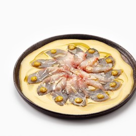 Olive oil. Green Olive-based sauce. Pickled green olive juice. If you like olives, this is your sauce. OLIQUIDA is a new sauce for olive lovers. 100ml container. Sauces.