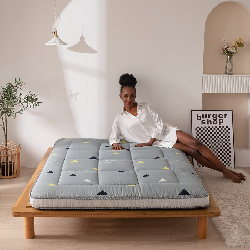 MAXYOYO Grey Triangle Futon Mattress, Padded Japanese Floor Mattress Quilted