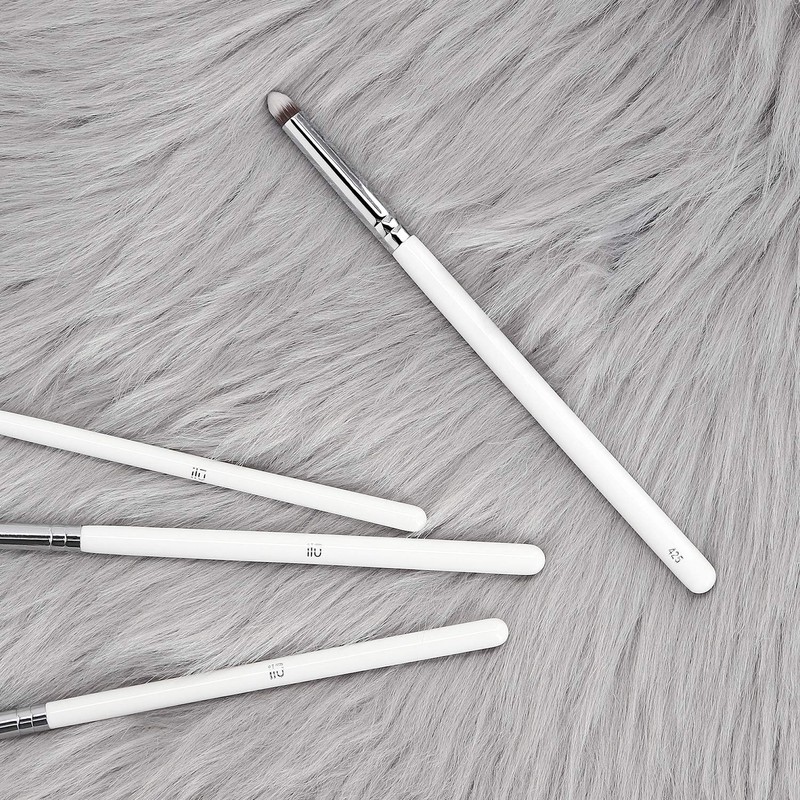 T4B ILU 400 Series Eyeshadow Brush White Makeup Brush for