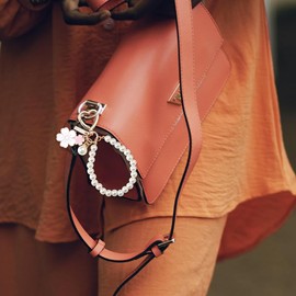 Cell Phone Accessories Keychain Wristlet for Women Girls Car Key Chain Accessories Phone Beaded Wrist Strap Pearl Bracelet Keychain Bag Phone Hanging Pendant Backpack Decorations Keychains for Keys