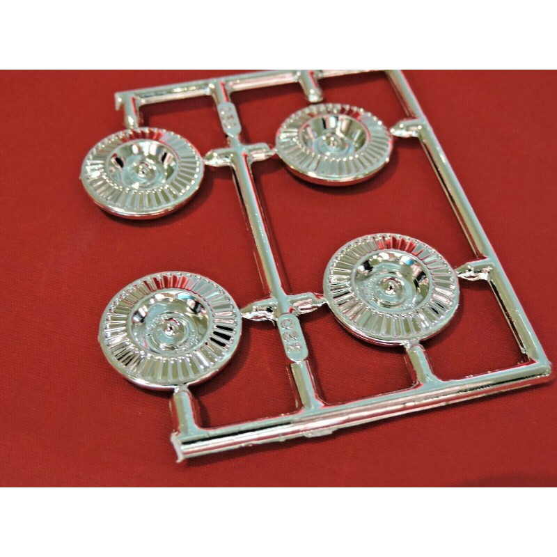 AMT 1957 Ford Thunderbird Wheel Covers 1/16