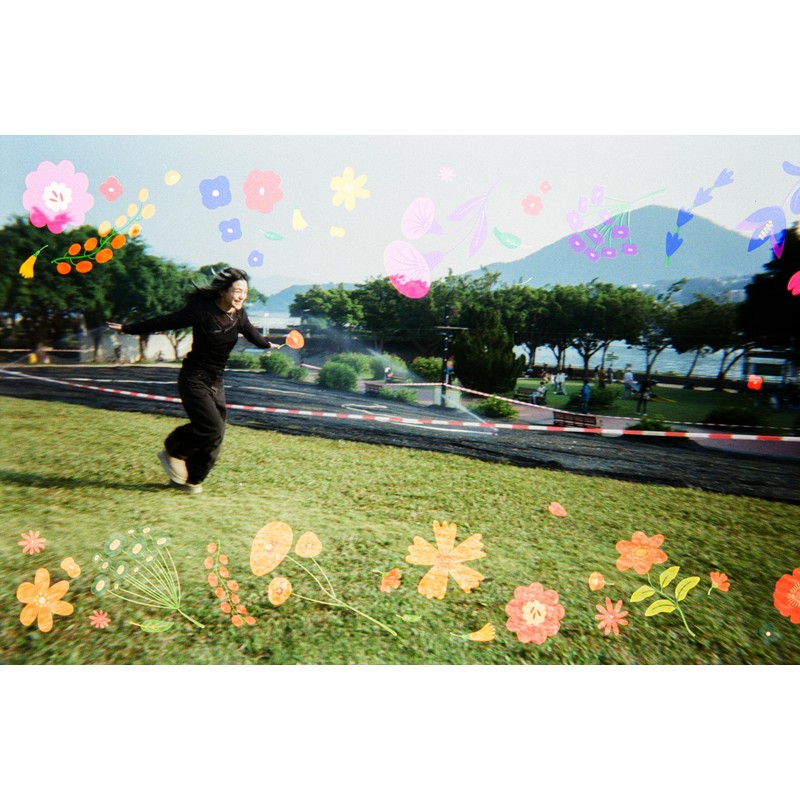 Retocolor Blossom 400 35mm 使い捨てフィルムカメラ 27EXP、ISO400、カラーネガティブフィルム、フォーカスフリー、使いやすい、フラッシュ内蔵、使い捨て (フィルムとバッテリー付属) (BLOSSOM)