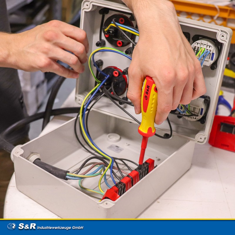 S&R Isolated Screwdrivers Electricians Set VDE-Tested (German Electrical Engineering Association),