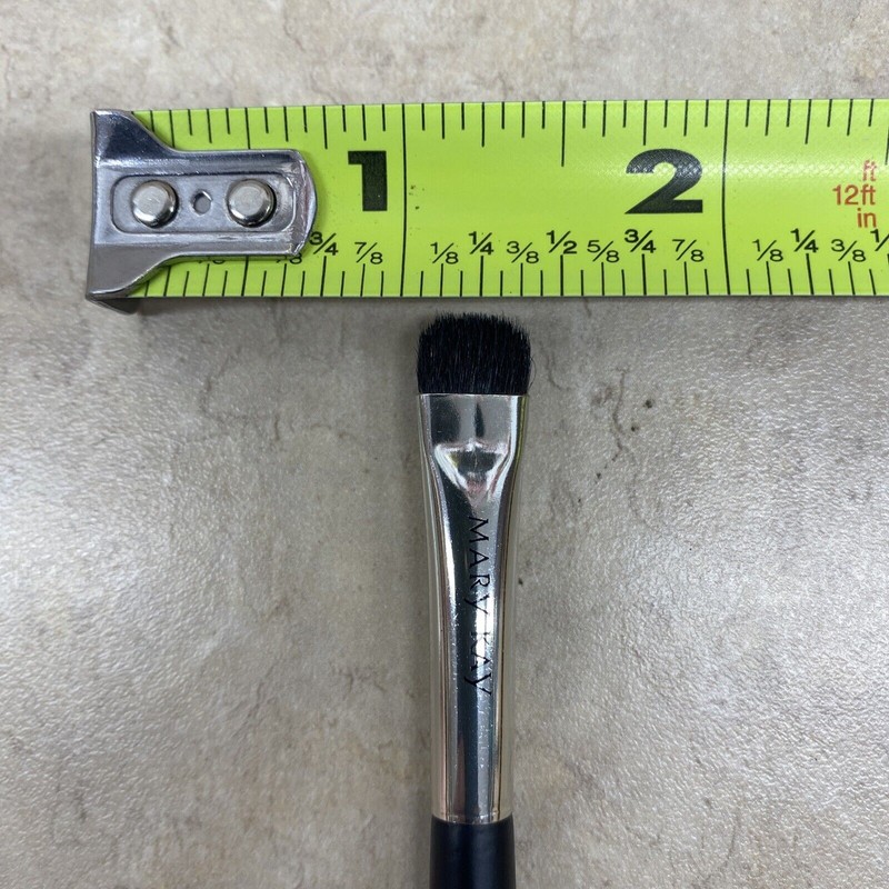 Mary Kay Eye Smudger Brush in Protective Sleeve - New