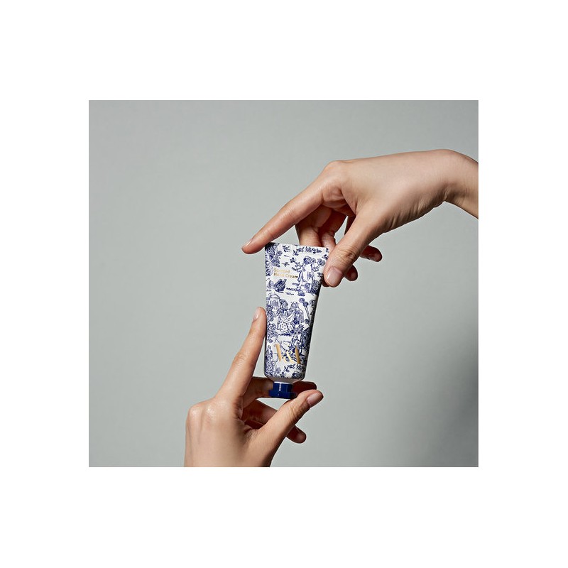 V&A Beauty Choose one of two V&A Scented Hand Creams