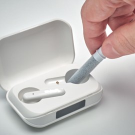 Cleaning Set for In-Ear Headphones Compatible with Airpods Earbuds Multifunctional Cleaning Pen Soft Brush for Bluetooth Headphones Cleaning Tool Hygienic in White or Black (White)