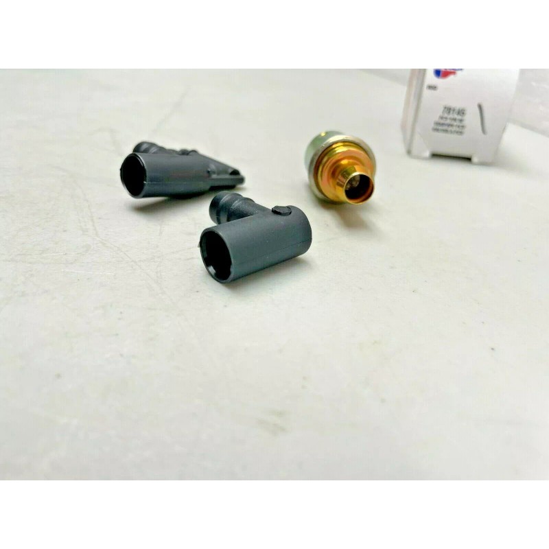 Standard Motor Products CARQUEST Positive Crankcase Vent PCV Valve Kit