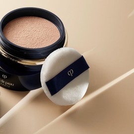 갤러리아 끌레드뽀 보떼 트렌스루센트 루스 파우더 퍼프 Galleria Clé de Peau Beauté Translucent Loose Powder Puff
