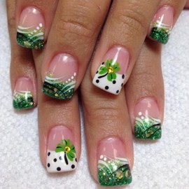 St Patrick MIXFOSAHN Press on Nails Short Square Fake Nails Green Nude False Nails with Dot Glitter Designs Lucky Clover Stick on Nails Glossy Glue on Nails St. Patrick's Day for Women Girls 24 Pcs