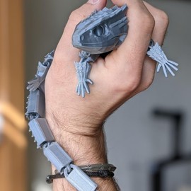 RJW Design Store Large Reptile Fidget - Articulated Lizard, Anxiety Stress Relief, ADHD & Autism Friendly Bearded Dragon Fidget Pet (Grey)