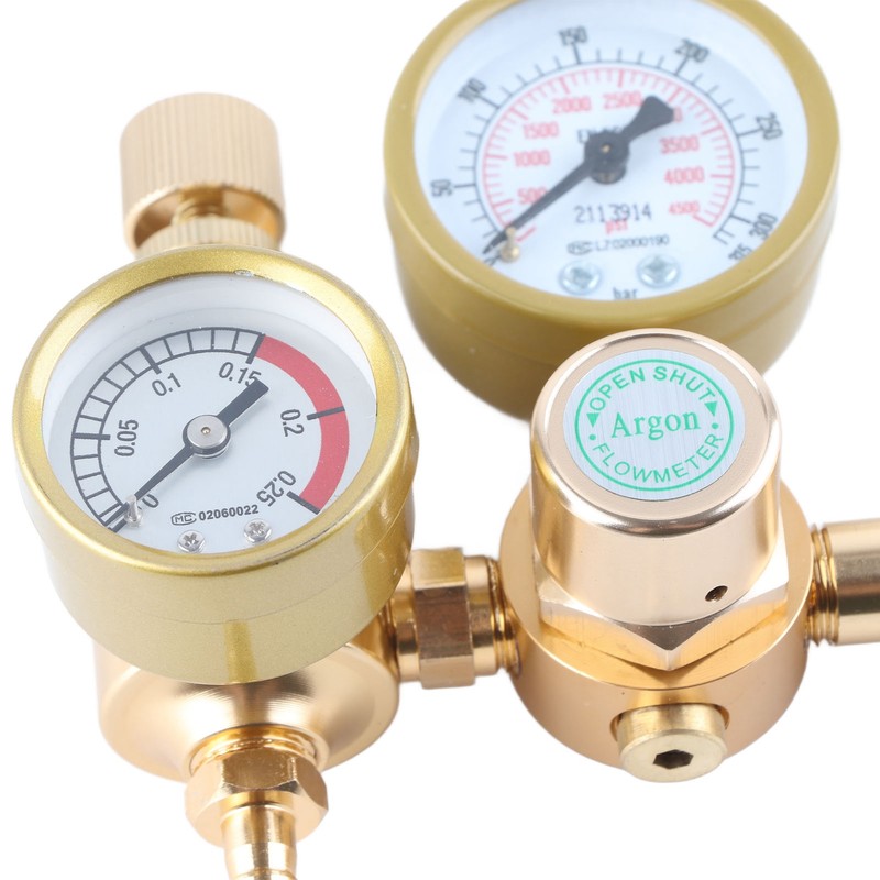 Argon CO2 Regulator 0 To 4500PSI CGA580 15/16in Female Thread