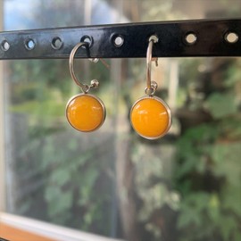 Creolen aus Naturstein. Ohrhänger aus Edelstahl. Heilendes Schutzamulett aus Naturstein. Ideal als Geschenk. Stein-Silberohrringe. (Jade Gelb)