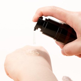 2 Pack 100ml 3.3oz Amber Airless Pump Bottles Travel Bottles for Toiletries Soap Dispenser Lotion Pump Bottles Cosmetic Bottles Container Vial with Black Pump for Cream Essential Oil Blends Shampoo