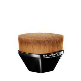Shu Uemura Petal 55 Foundation Brush, Professional-quality Foundation Makeup Brush for Japanese Makeup Artistry, Achieves a Smooth and Poreless Finish